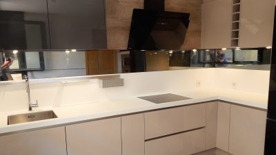 acrílico y espejo acrílico, madera y espejo