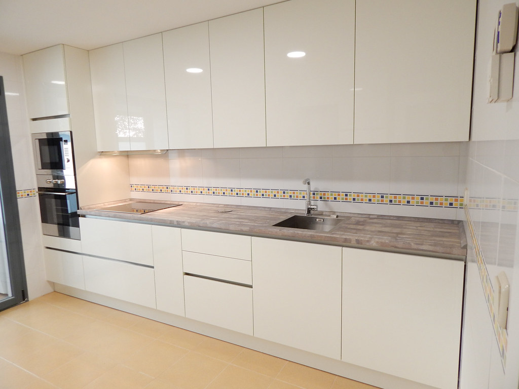 Muebles de cocina blanco y pino vintage