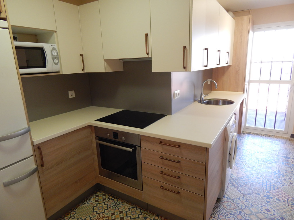 Muebles de cocina en magnolia y roble