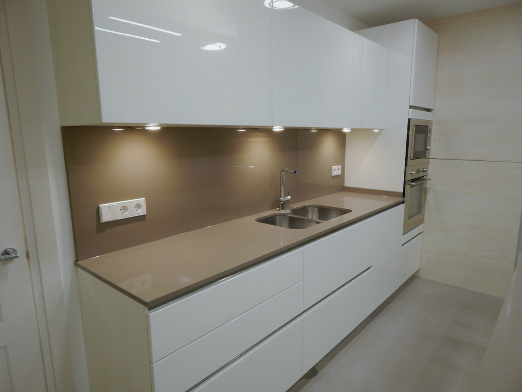 Muebles de cocina en laca alto brillo