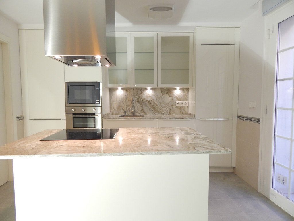 Muebles de cocina con frentes de cristal